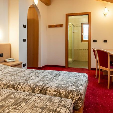 Hotel Europa Поцца-ді-Фасса Екстер'єр фото