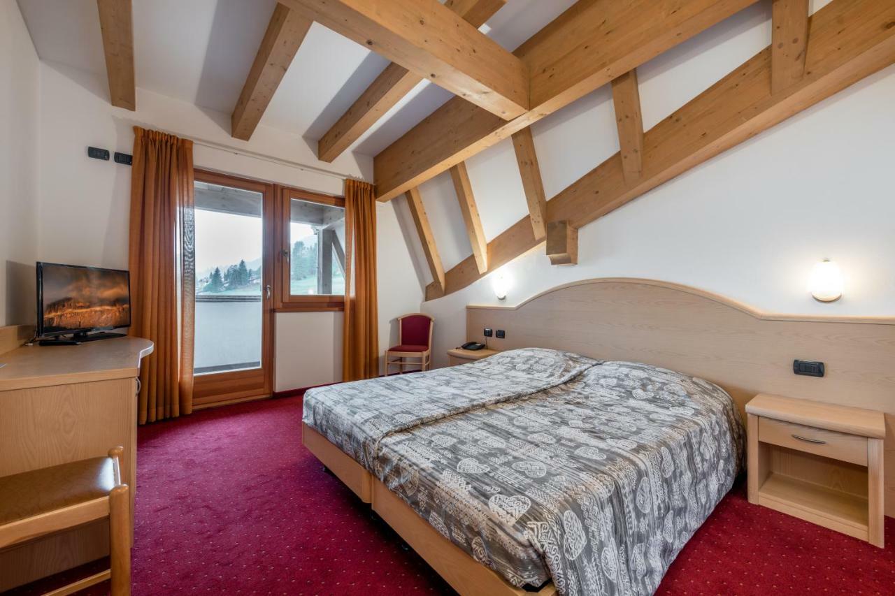 Hotel Europa Поцца-ді-Фасса Екстер'єр фото