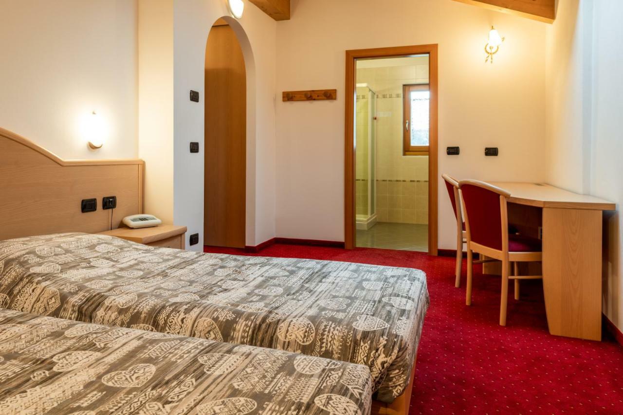 Hotel Europa Поцца-ді-Фасса Екстер'єр фото